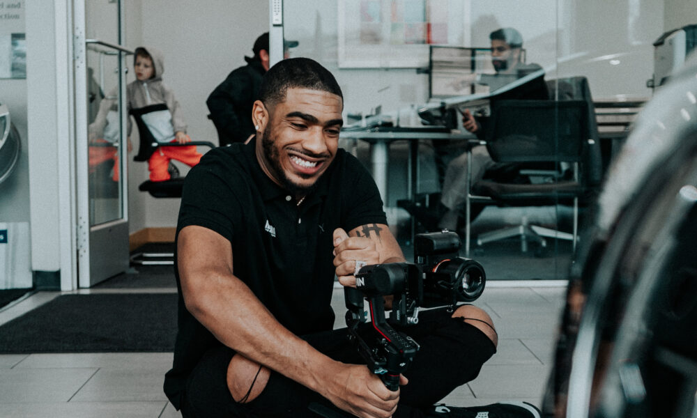 Entrepreneur Photographer Tevin Towns has finalized a partnership with Mercedes Benz company